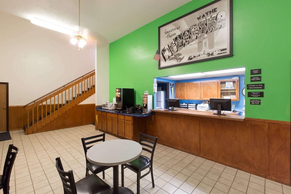 Super 8 by Wyndham Wayne photo 16