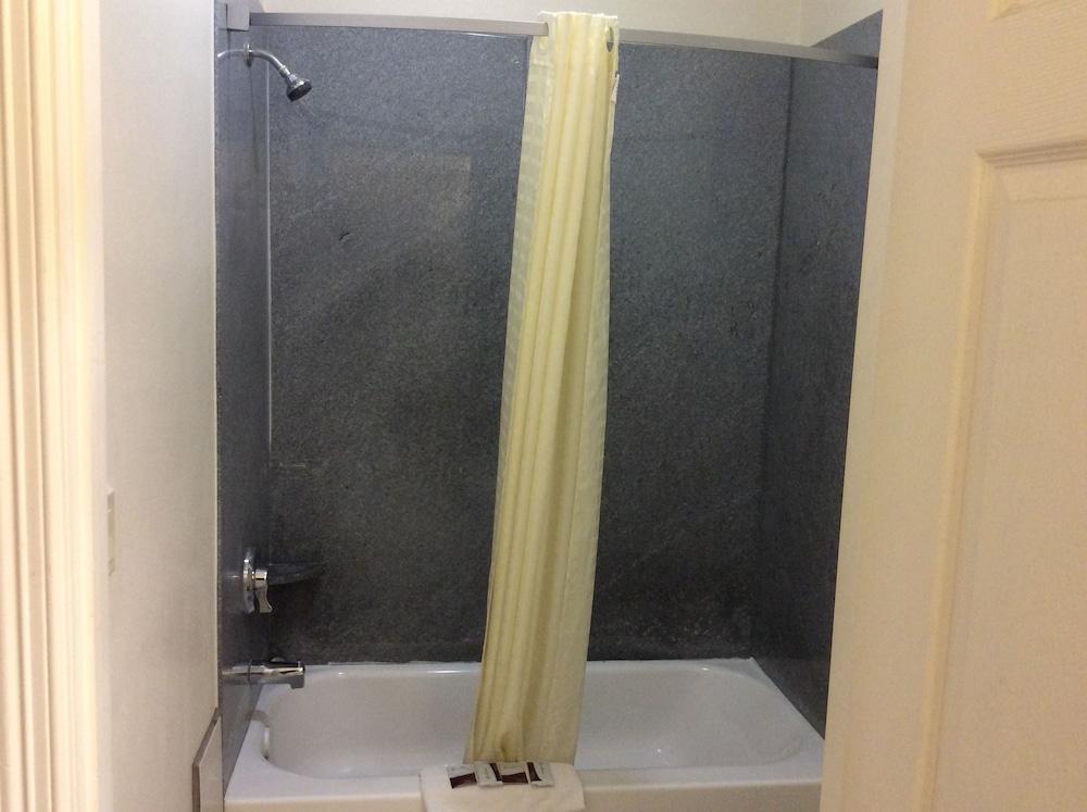 Texas Inn Weslaco photo 44
