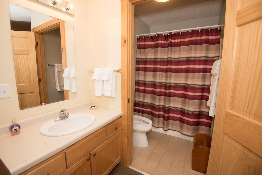 Skyport Lodge photo 77
