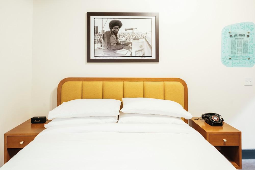 Dew Drop Inn photo 14