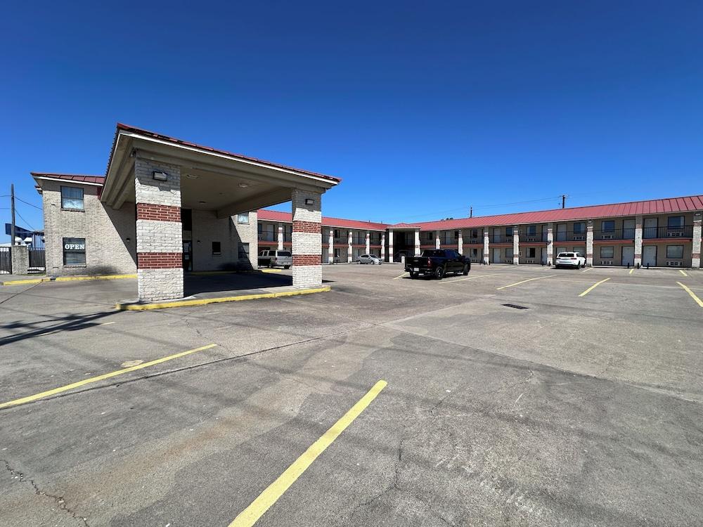 Cameron Inn & suites photo 8