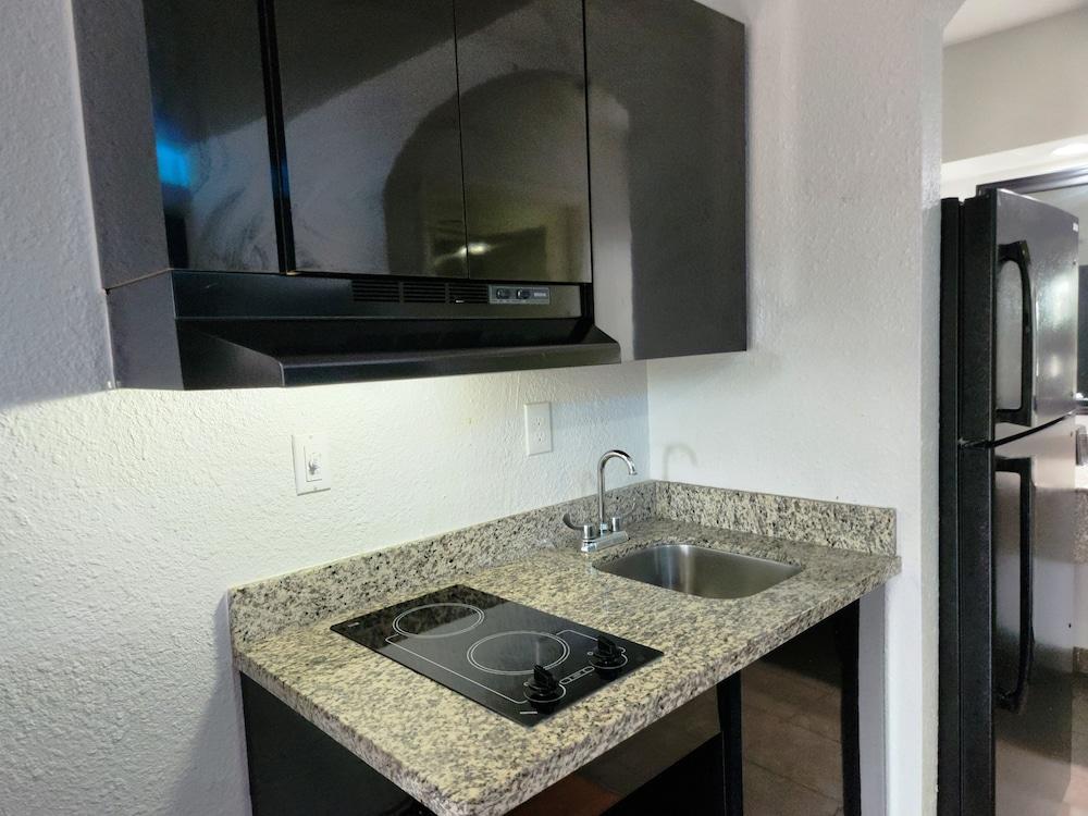Express Inn Tomball photo 15