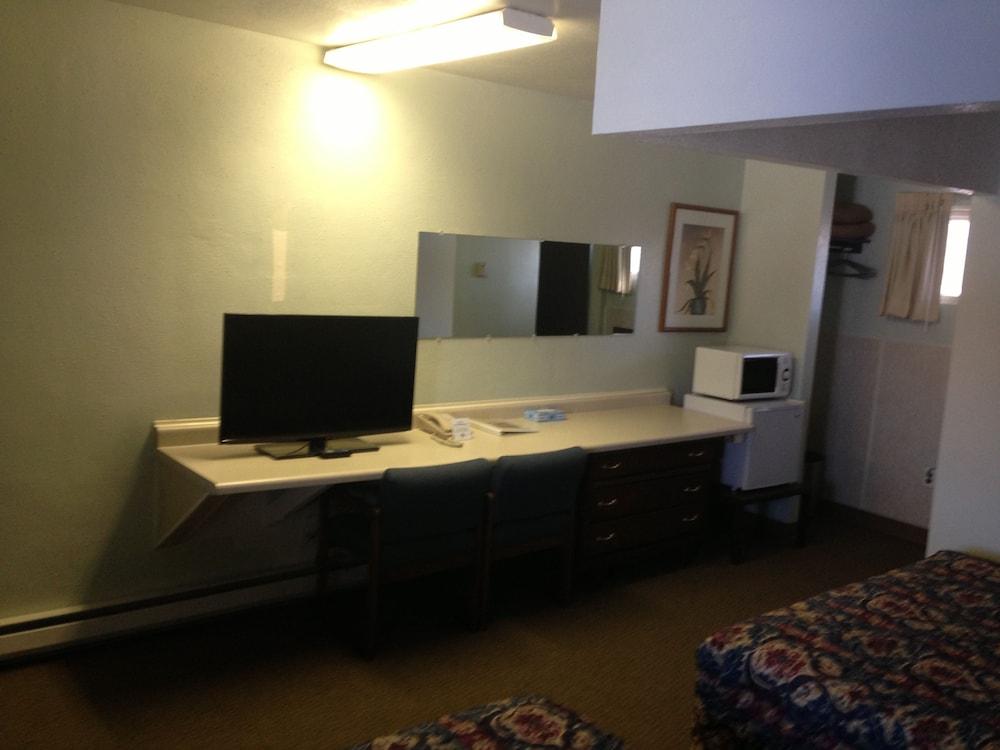 Jamestown Motel photo 31