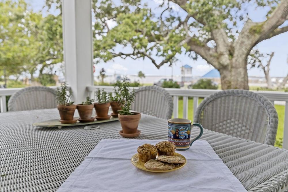 Bay Town Inn photo 2