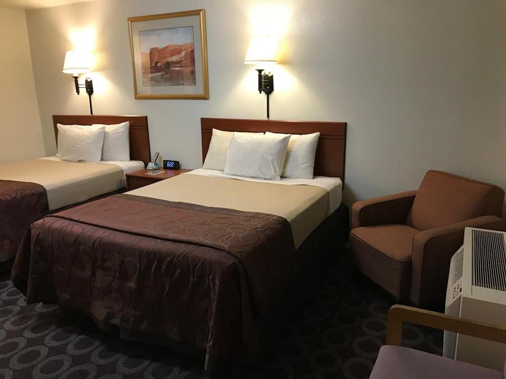 Canyonlands Motor Inn photo 25