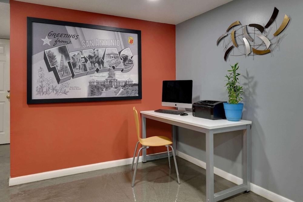 Super 8 by Wyndham San Antonio Pearl District / Downtown photo 34