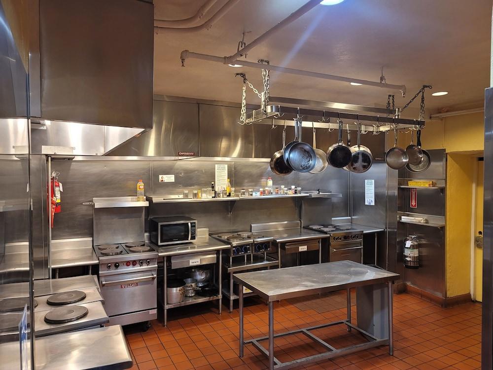 Ansonia Hotel - Hostel photo 19