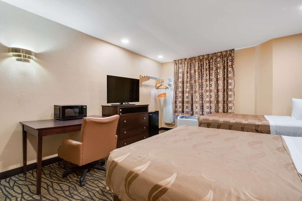 Quality Inn Lees Summit - Kansas City photo 11
