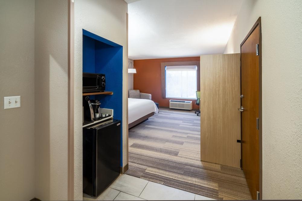 Holiday Inn Express Hotel & Suites Magee by IHG photo 14