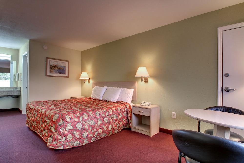 Key West Inn - Montgomery photo 10
