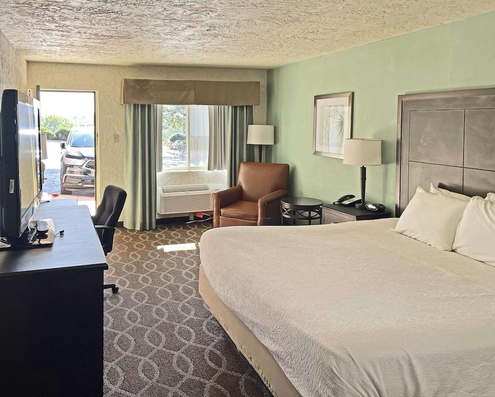 Quality Inn Clinton North photo 13