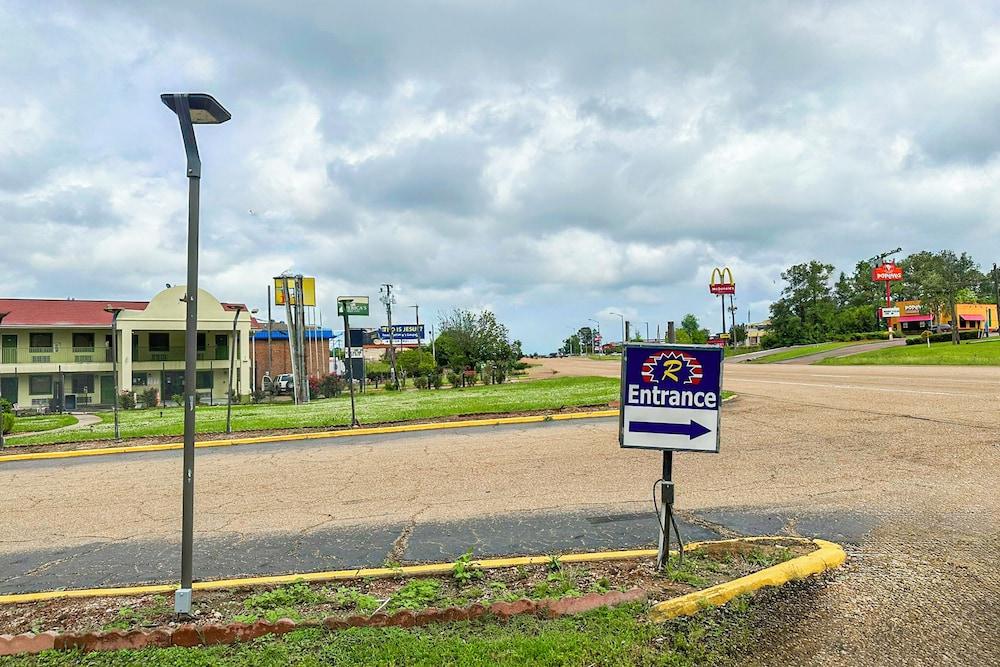 Relax Inn By Oyo Jackson MS Hwy 80/I-20 photo 55