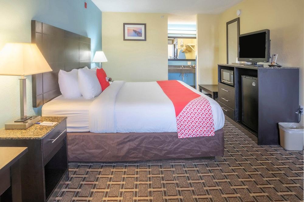 OYO Hotel Knoxville TN Cedar Bluff I-40 photo 5