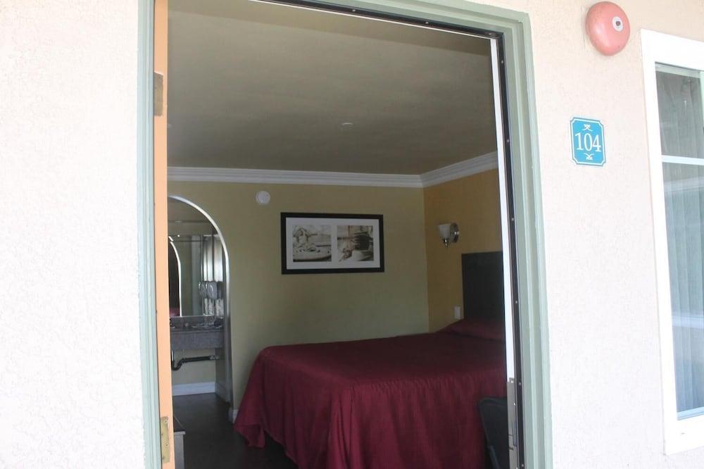 El Rancho Inn Hawthorne photo 35