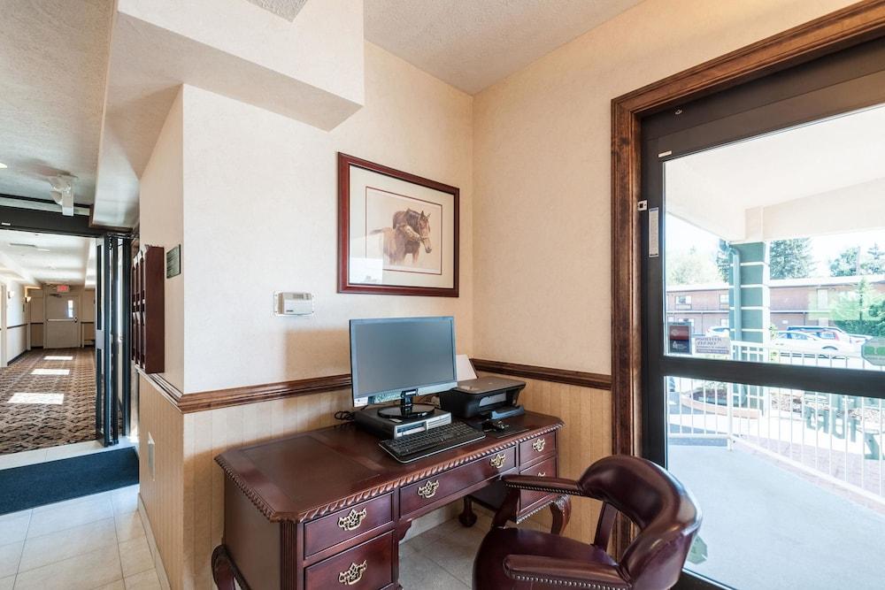 Rodeway Inn & Suites Charles Town photo 19