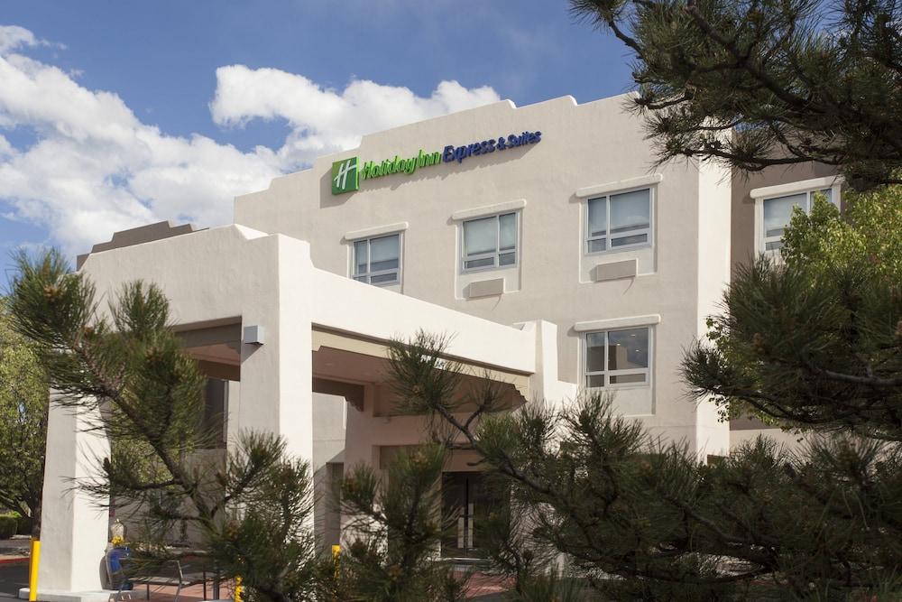 Holiday Inn Express & Suites Santa Fe by IHG photo 27