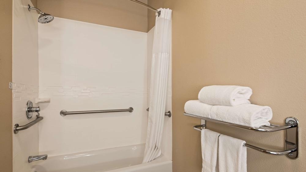 Best Western Plus Tulsa Inn & Suites photo 10