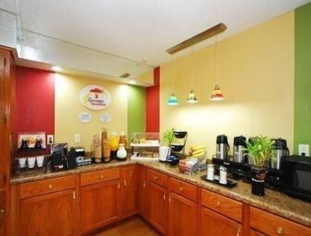 Super 8 by Wyndham Anderson/Clemson Area photo 15