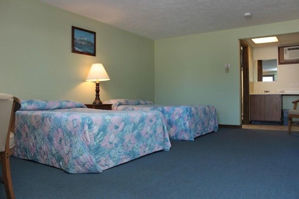 The Villager Motel photo 8