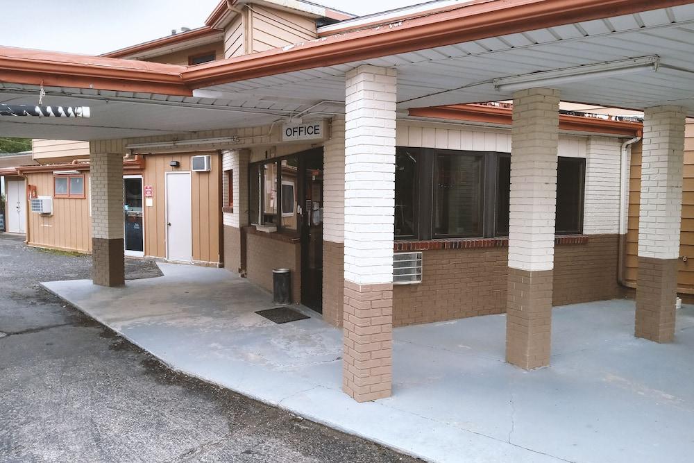 Blue Way Inn And Suites Winfield photo 4