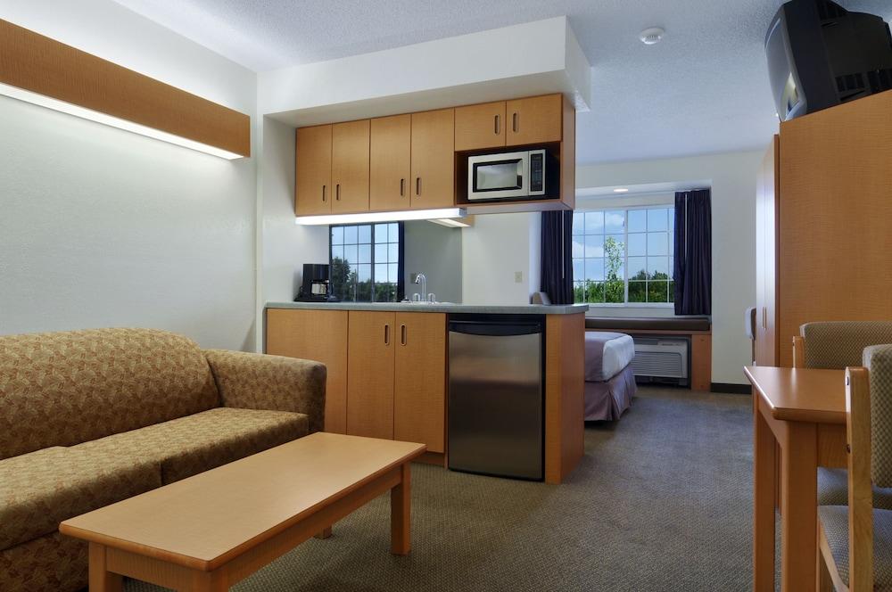 Microtel Inn & Suites by Wyndham Plattsburgh photo 22