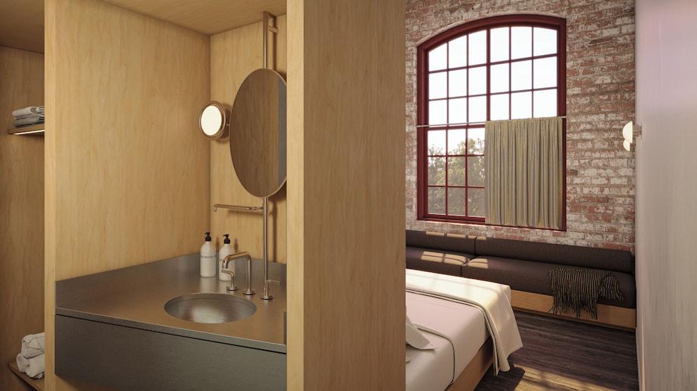 Pocketbook Hotel and Bath photo 3
