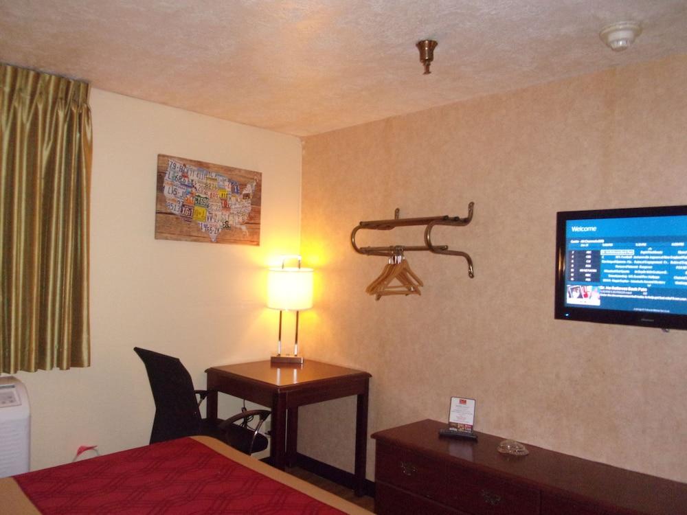 Econo Lodge Kent - Akron West photo 5