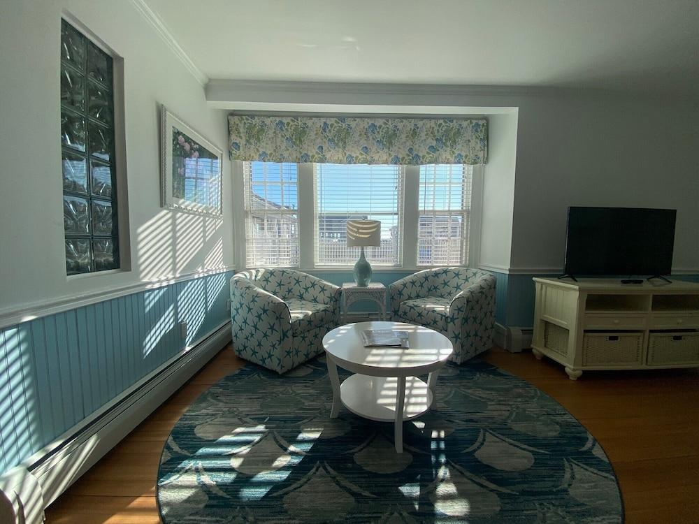Beach Breeze Inn photo 3