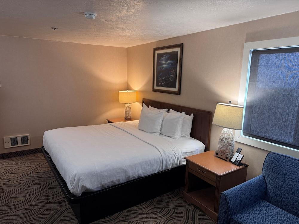 Promenade Inn & Suites Oceanfront photo 18