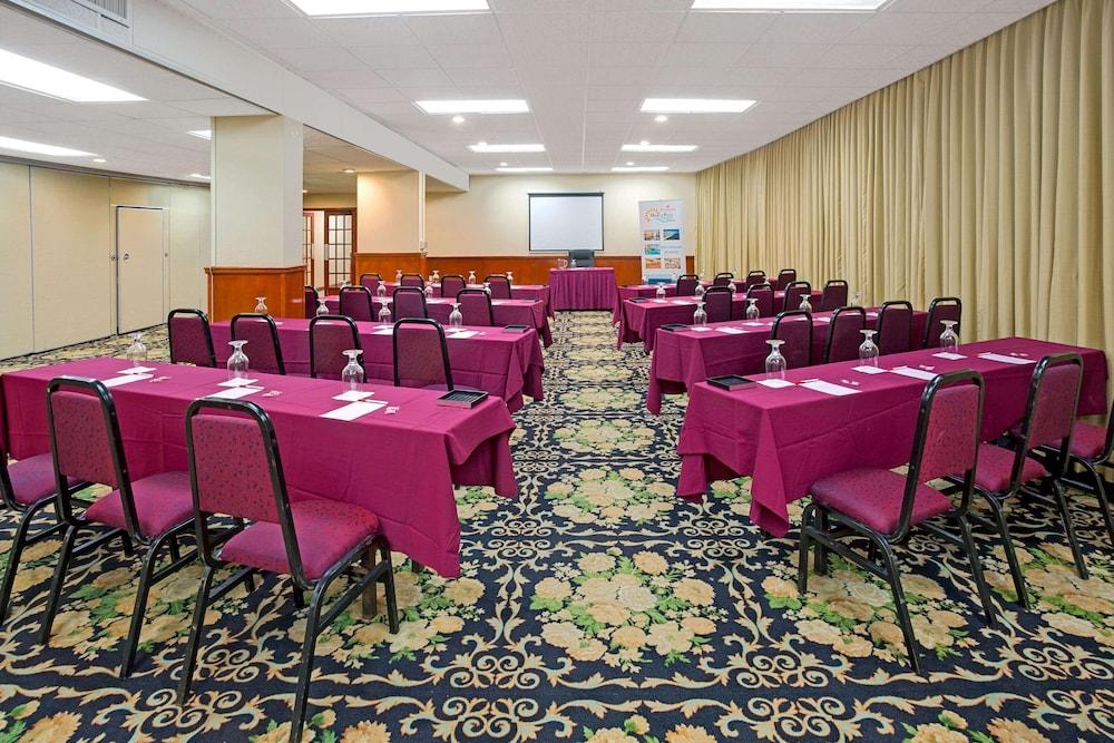 Ramada Plaza by Wyndham Marco Polo Beach Resort photo 80