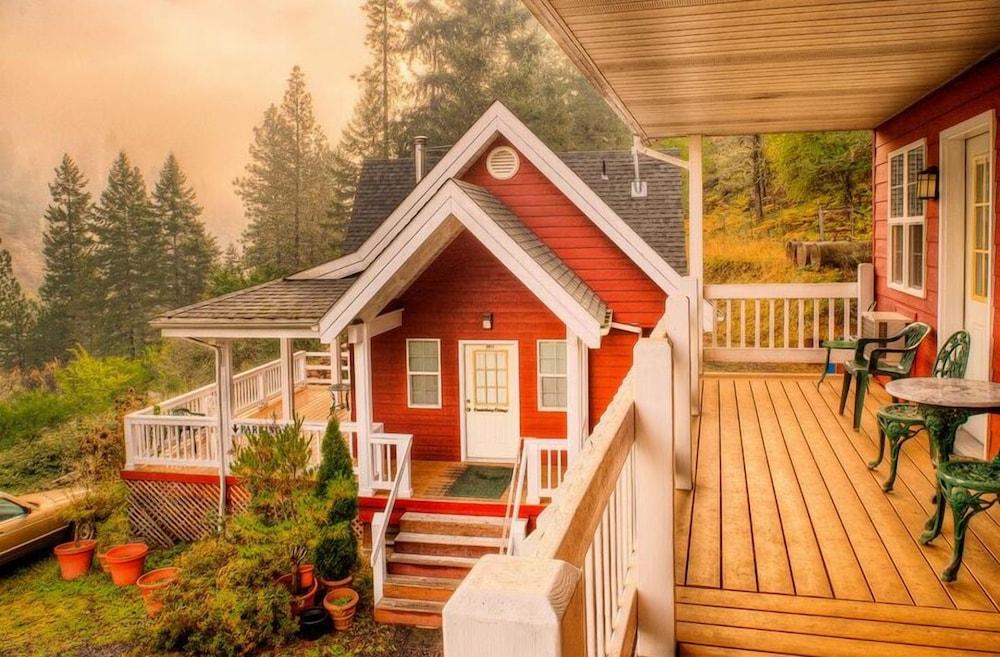 Hearthstone Elegant Lodge by the River photo 16