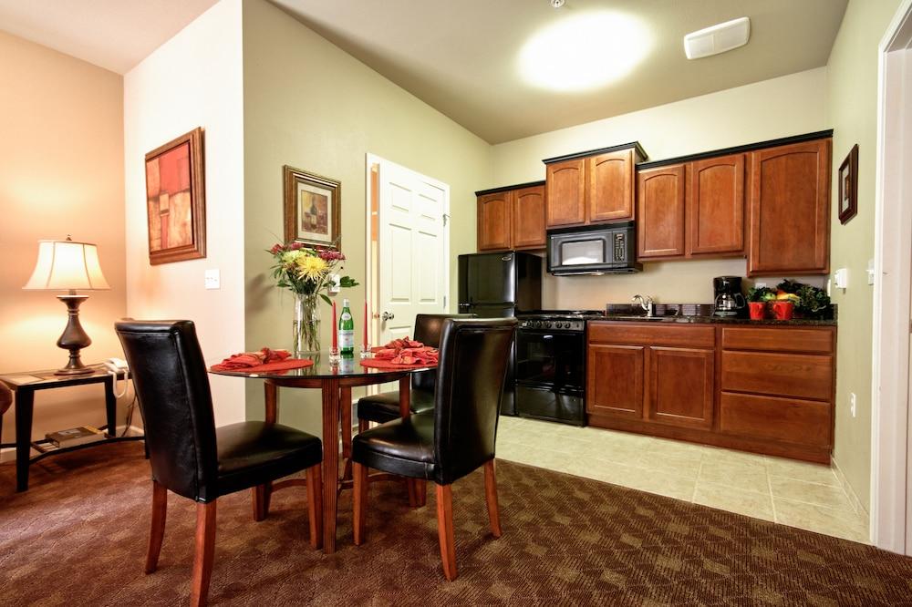 Stratford Suites photo 7