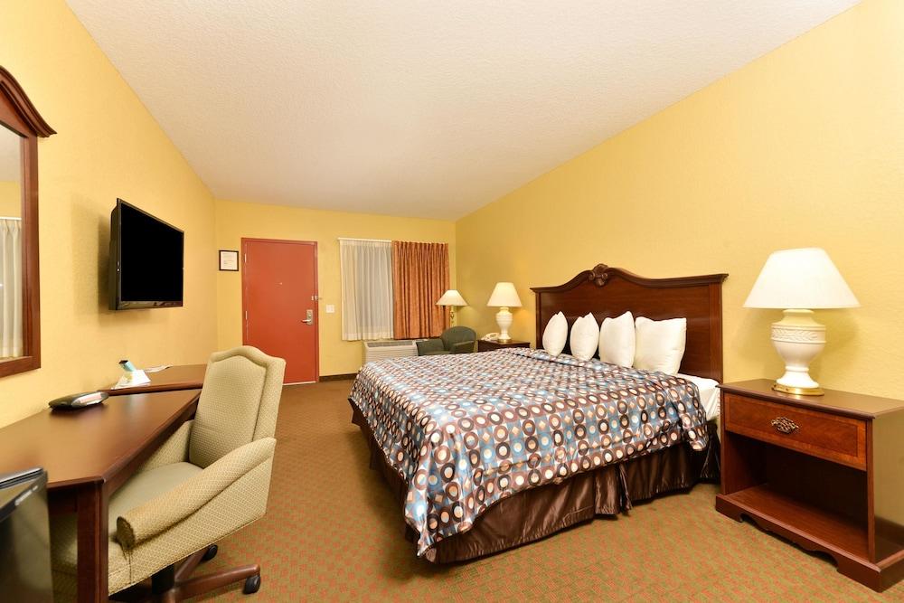 Americas Best Value Inn Starke photo 6
