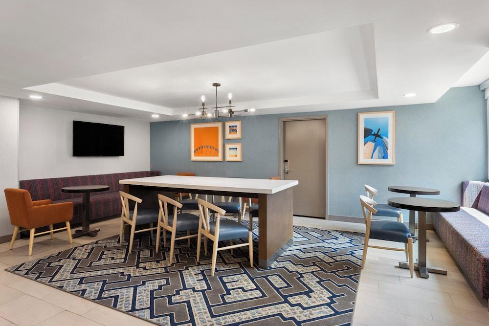 Holiday Inn Express Atlanta Airport - North by IHG photo 30