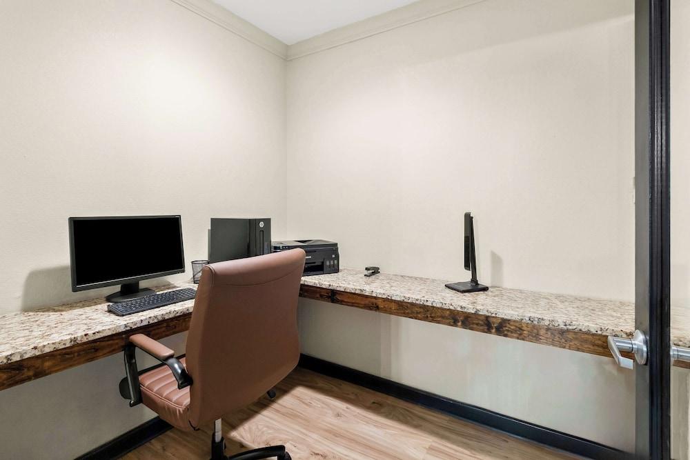 Best Western George West Executive Inn photo 24