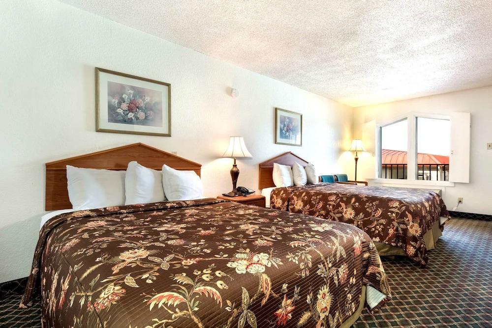 Americas Best Value Inn Paris photo 6