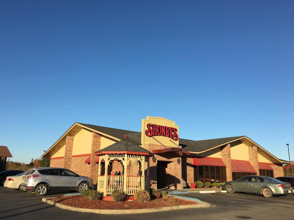 Days Inn by Wyndham Clanton AL photo 6