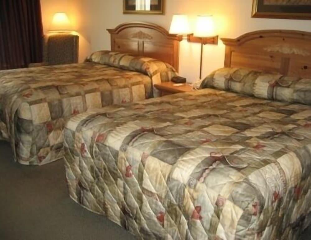 Crossings by GrandStay Inn and Suites photo 23