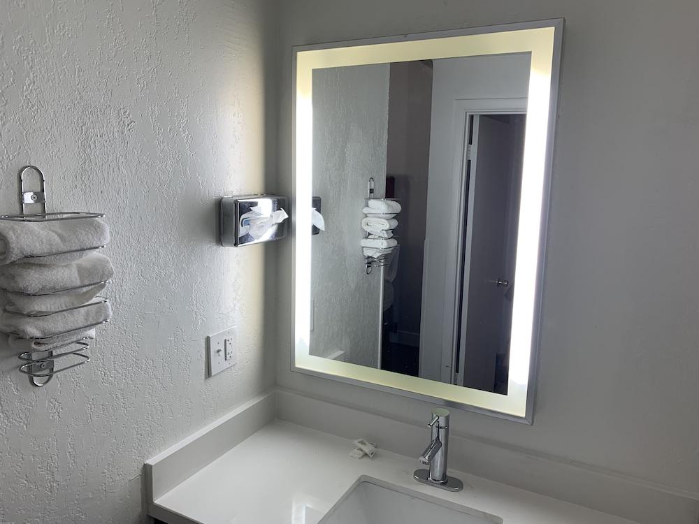 Super 8 by Wyndham San Jose Airport photo 12