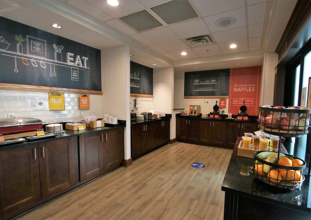 Hampton Inn & Suites Jacksonville - Beach Blvd/Mayo Clinic photo 50