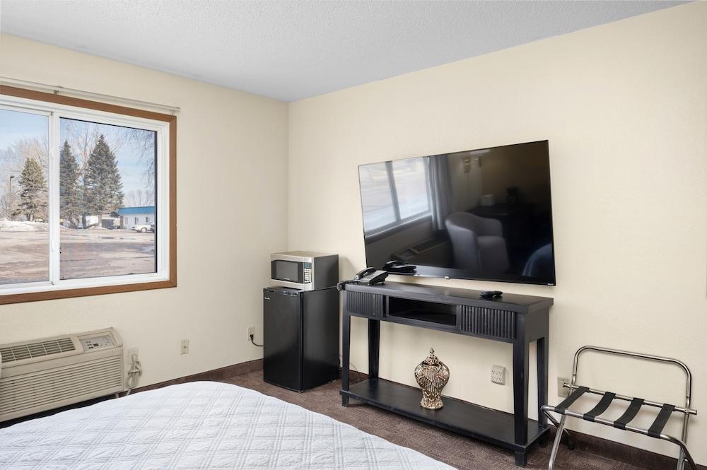 StayInn - Grand Forks photo 36