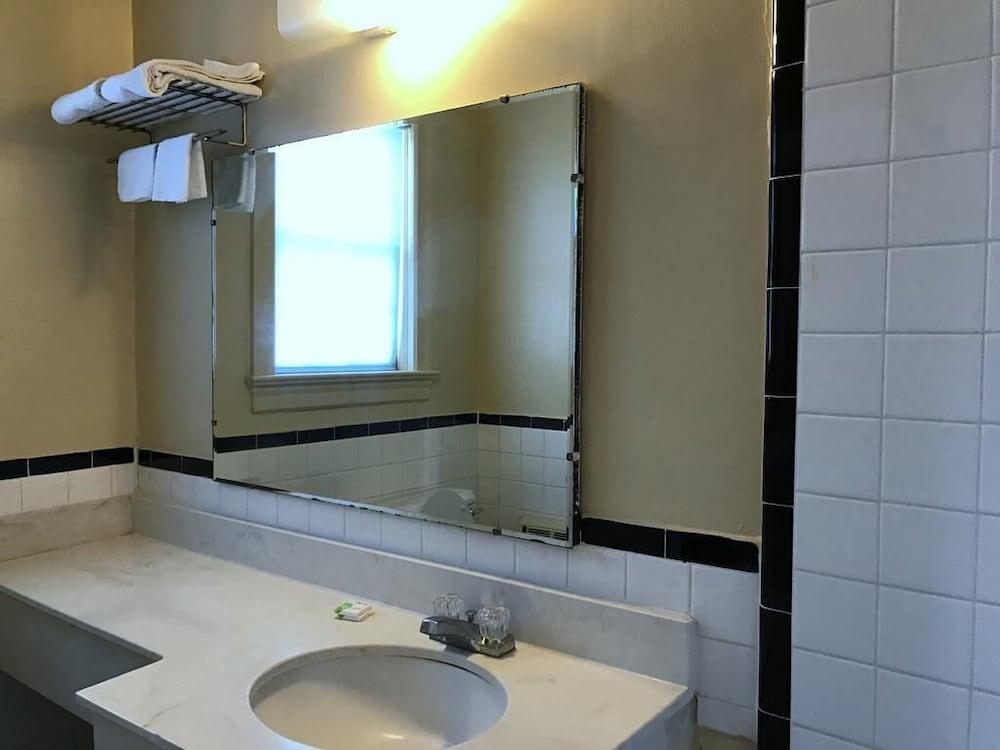 OYO Hotel Economy Inn US-29 Danville photo 10