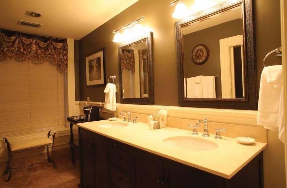 The Martha Washington Inn And Spa photo 42