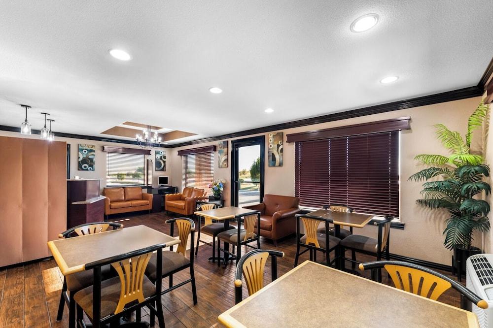 Scottish Inn Decatur photo 19