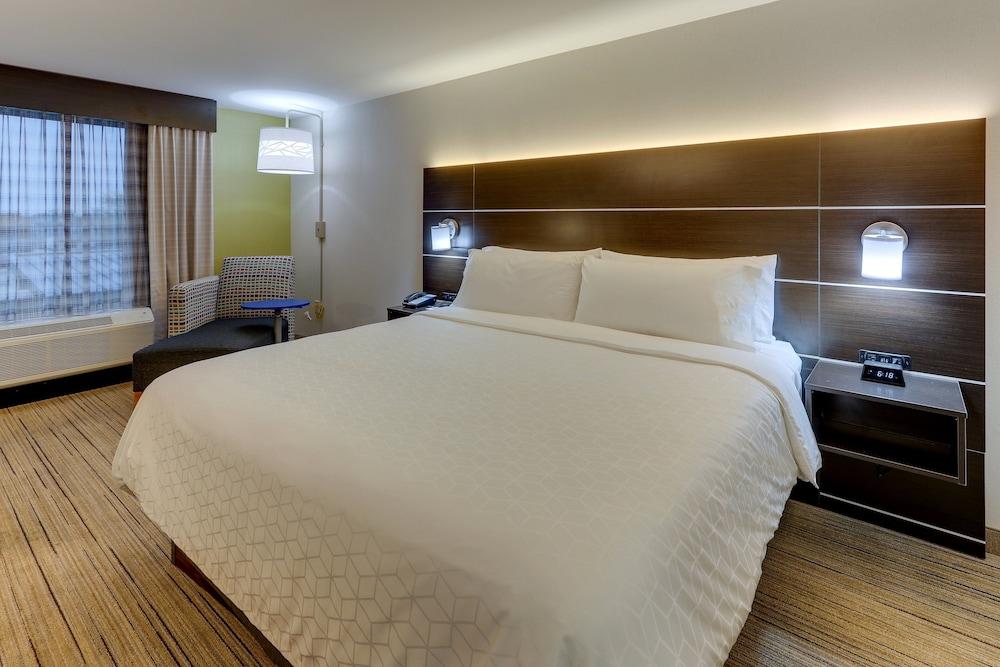 Holiday Inn Express & Suites Troy by IHG photo 23