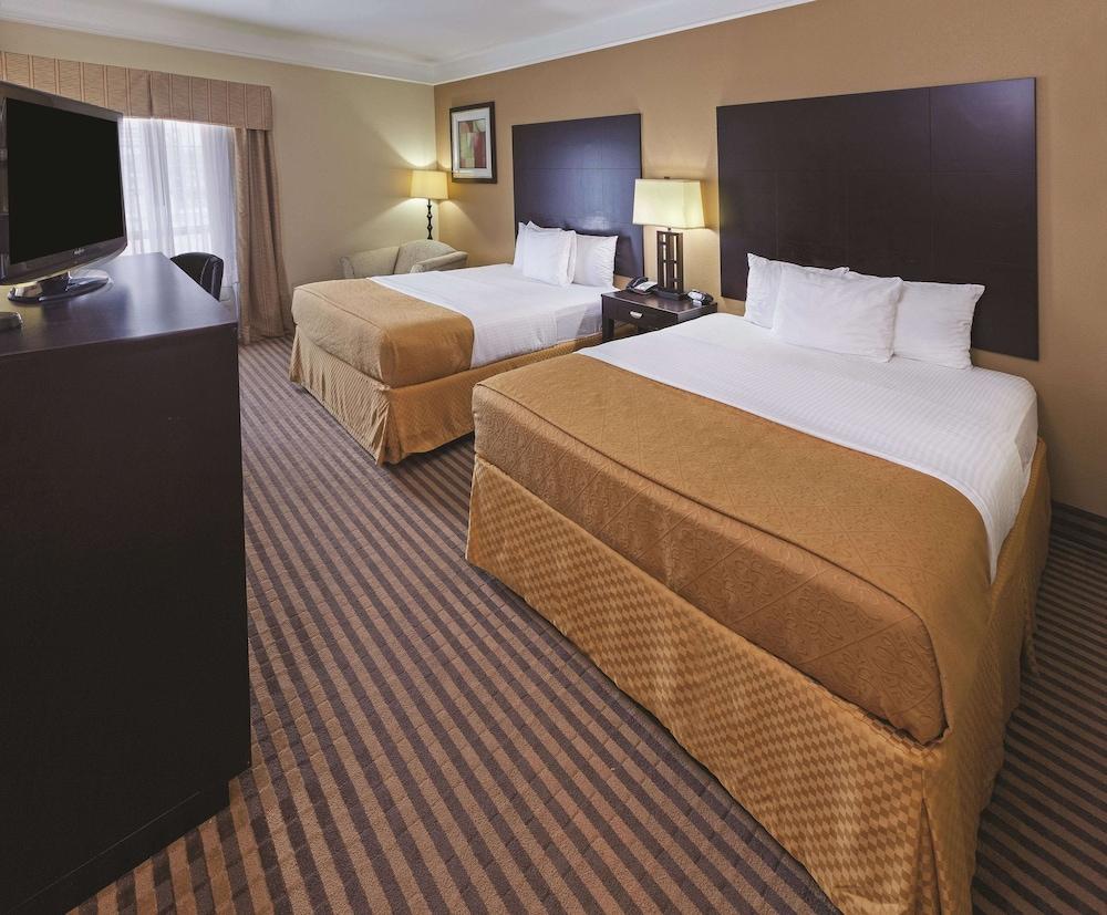 La Quinta Inn & Suites by Wyndham Livingston photo 10