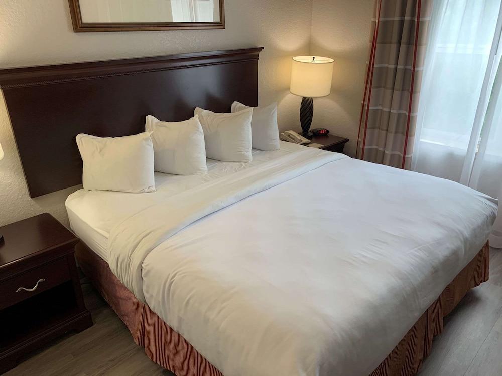 Country Inn & Suites by Radisson, Jacksonville West, FL photo 47
