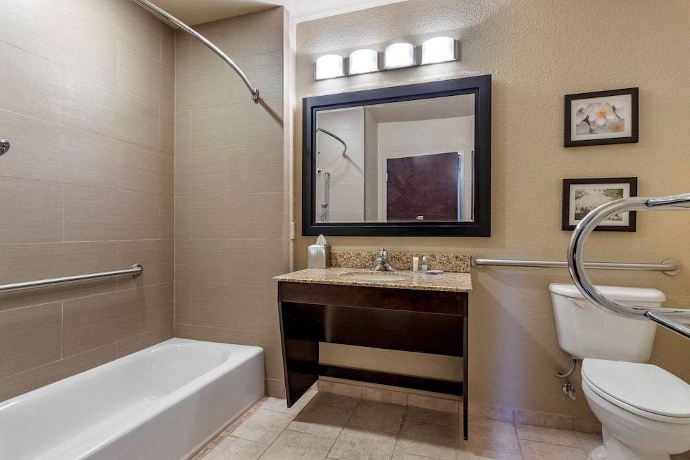 Comfort Inn Bentonville - Crystal Bridges photo 23