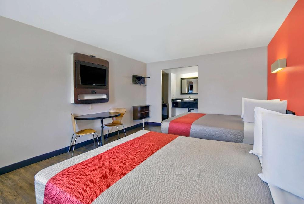 Motel 6 Victorville - Desert Express photo 27
