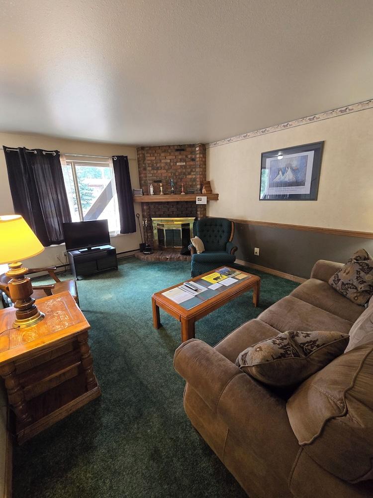 Chateau Rouge Condominiums photo 38